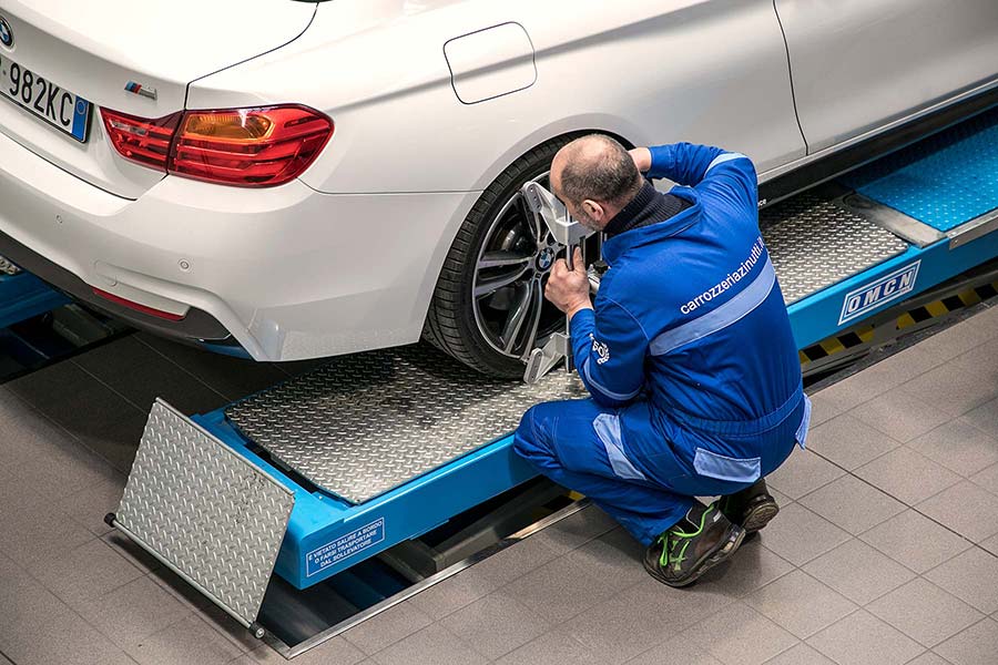 Preparazione auto per la convergenza - Carrozzeria Zinutti a Tolmezzo